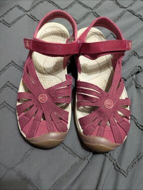 KEEN " Rose" Sandals In Wine